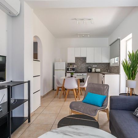 Beautiful One Bed Apartment In Пафос Екстериор снимка