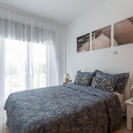 Beautiful One Bed Apartment In Пафос Екстериор снимка