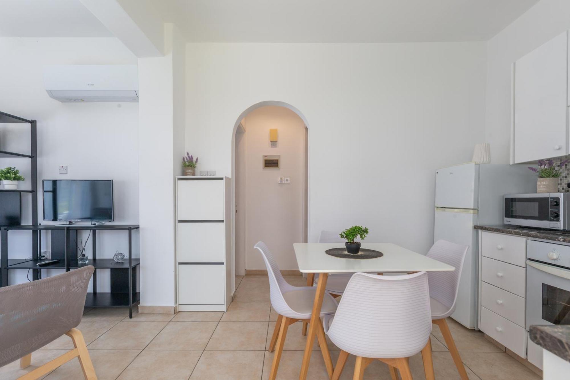 Beautiful One Bed Apartment In Пафос Екстериор снимка