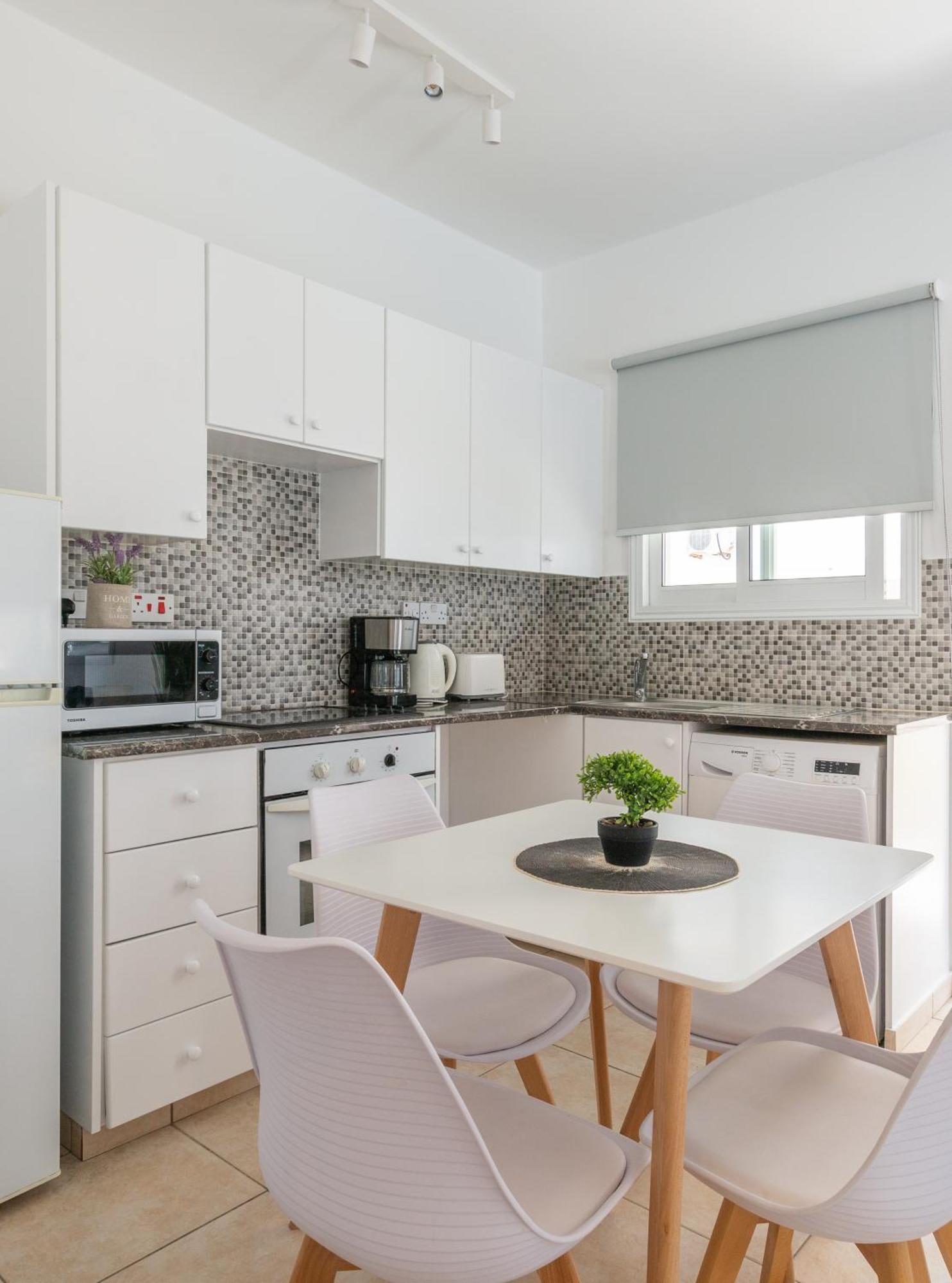 Beautiful One Bed Apartment In Пафос Екстериор снимка
