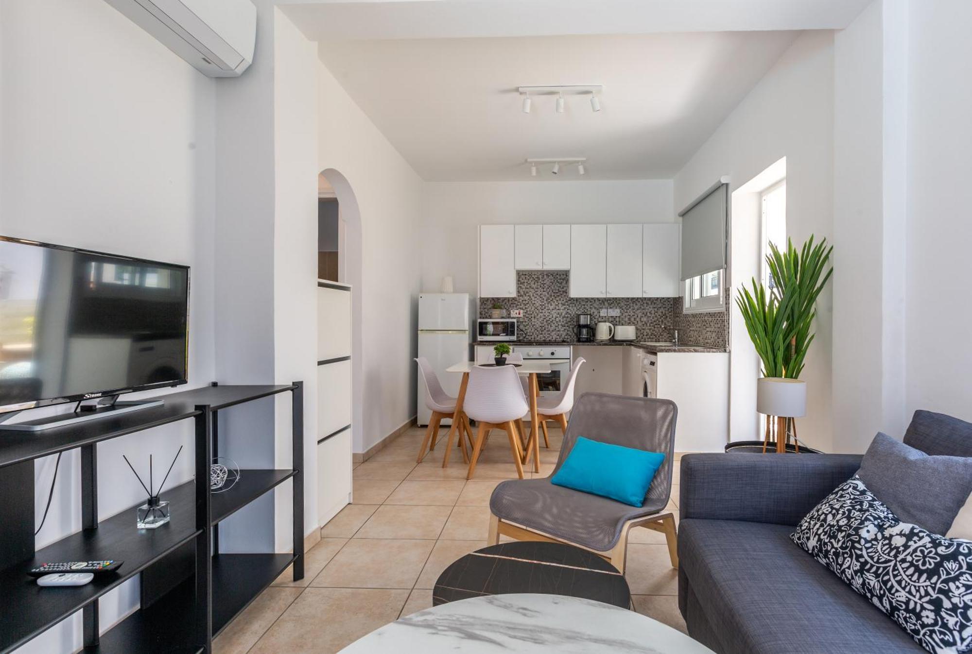 Beautiful One Bed Apartment In Пафос Екстериор снимка