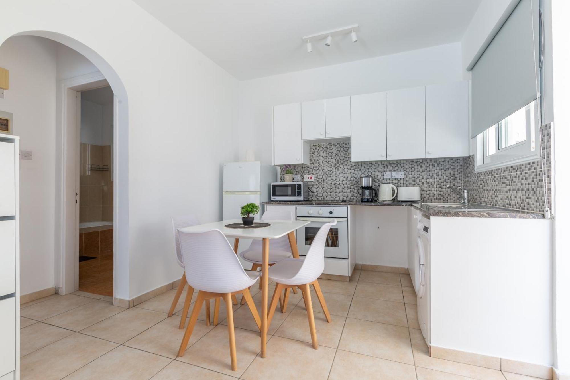 Beautiful One Bed Apartment In Пафос Екстериор снимка