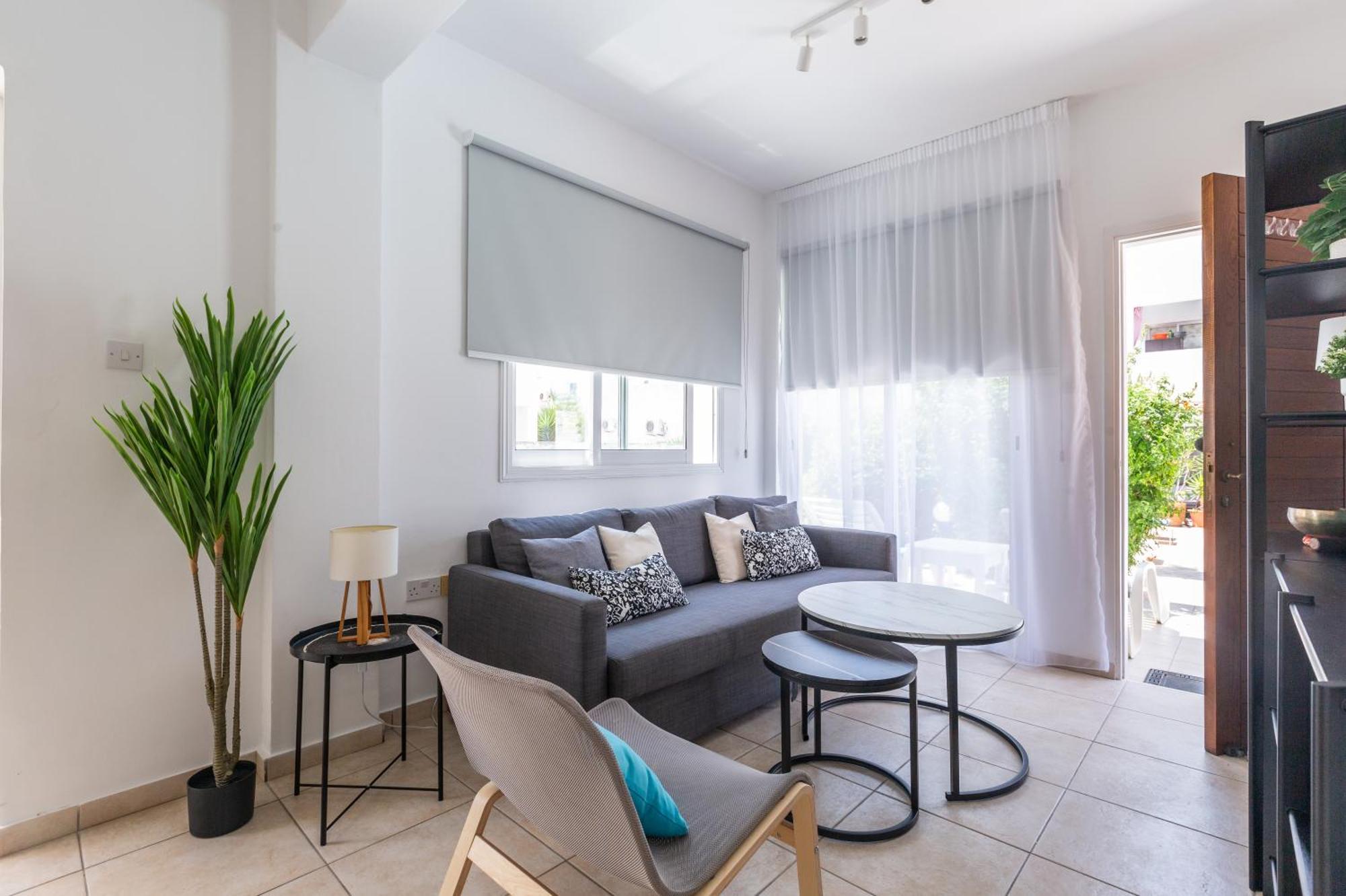 Beautiful One Bed Apartment In Пафос Екстериор снимка