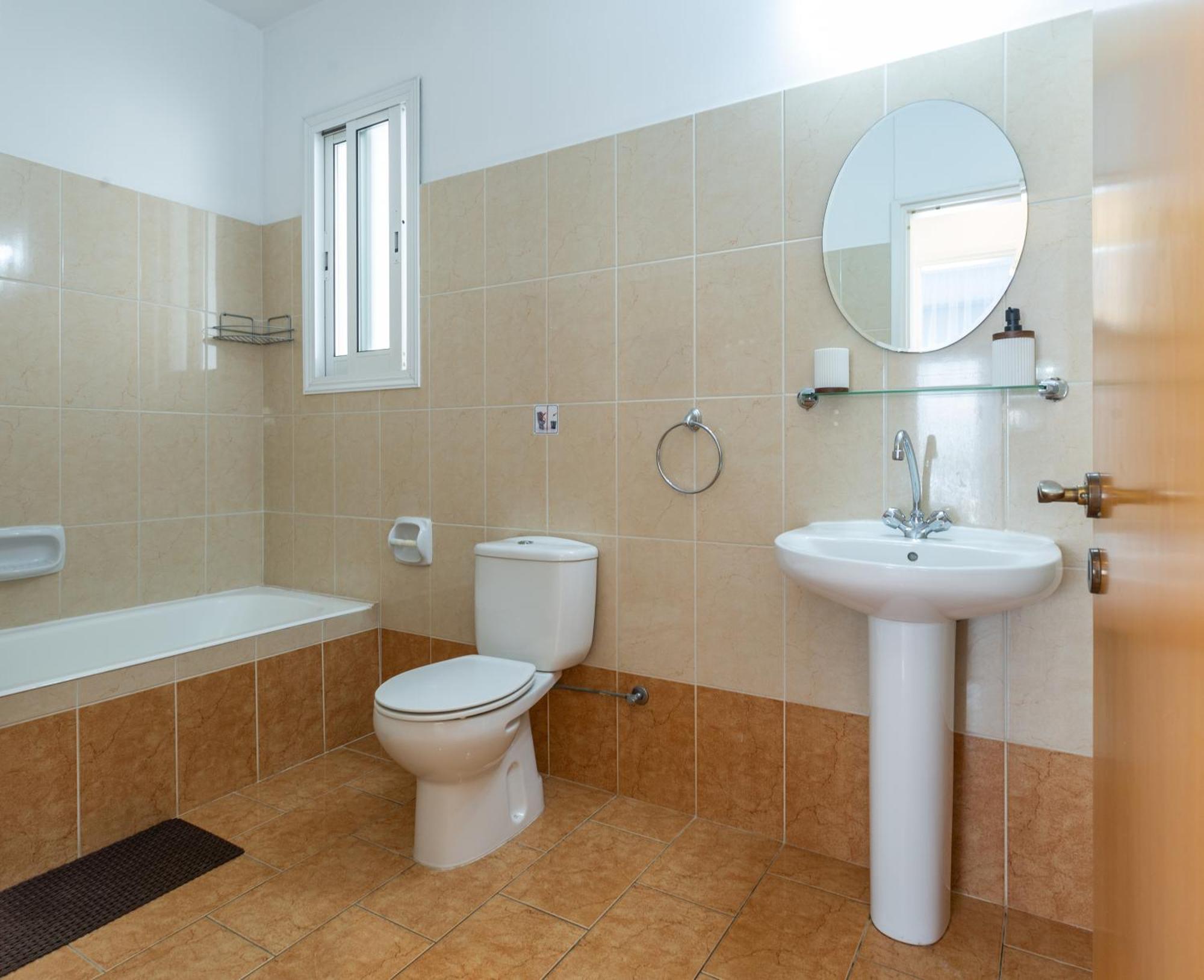 Beautiful One Bed Apartment In Пафос Екстериор снимка